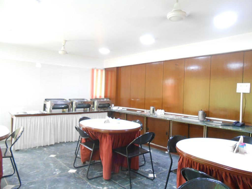 Hotel Akash Deep Calcutta Buitenkant foto