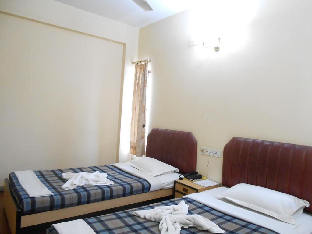 Hotel Akash Deep Calcutta Buitenkant foto