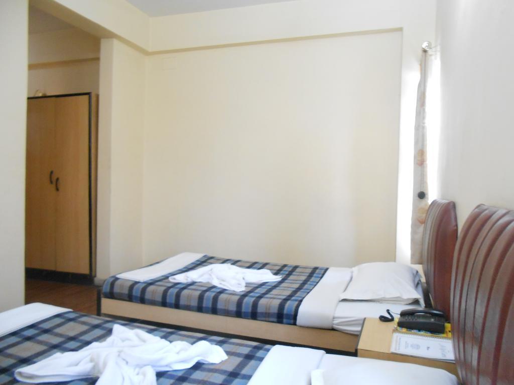 Hotel Akash Deep Calcutta Buitenkant foto