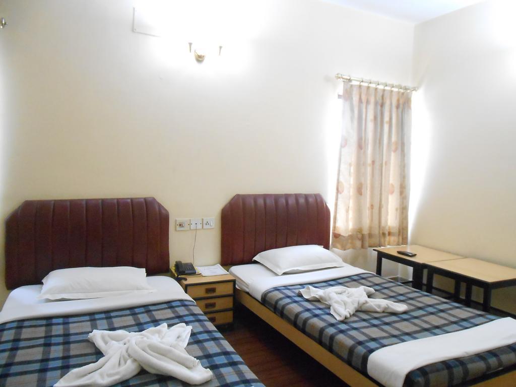 Hotel Akash Deep Calcutta Buitenkant foto
